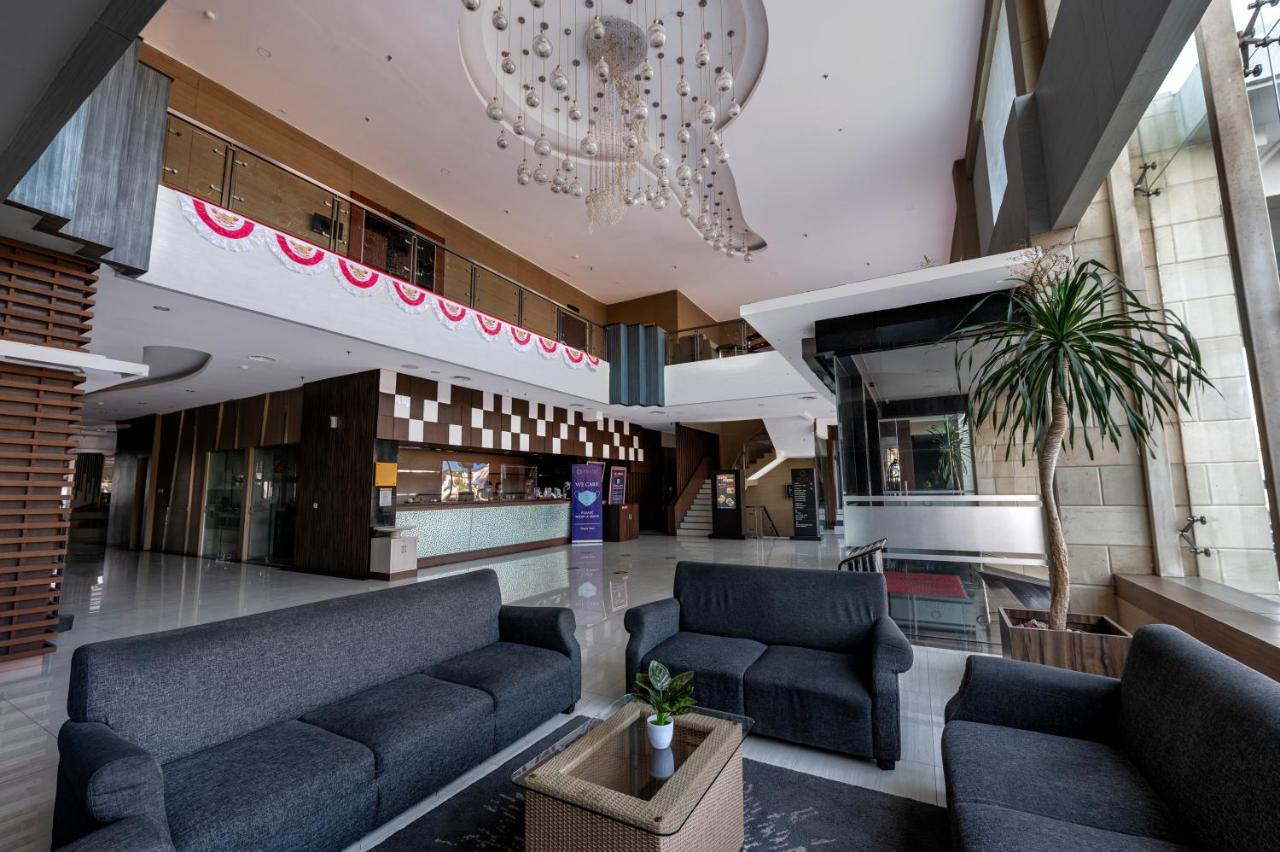 Kristal Hotel Kupang Kupang  Exterior photo