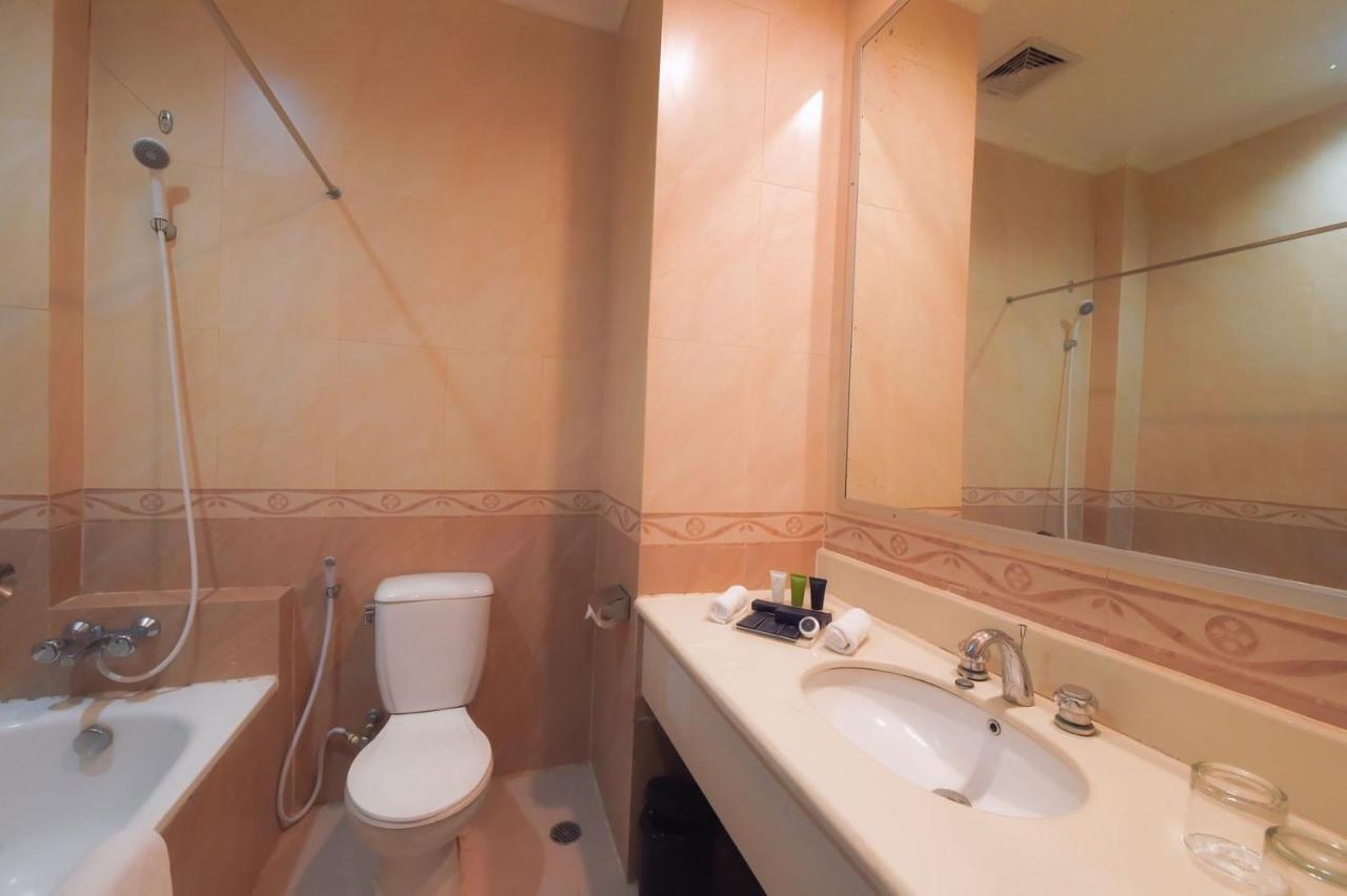 Kristal Hotel Kupang Kupang  Exterior photo