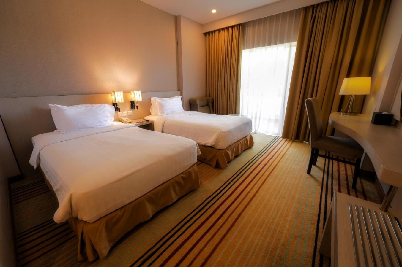 Kristal Hotel Kupang Kupang  Exterior photo