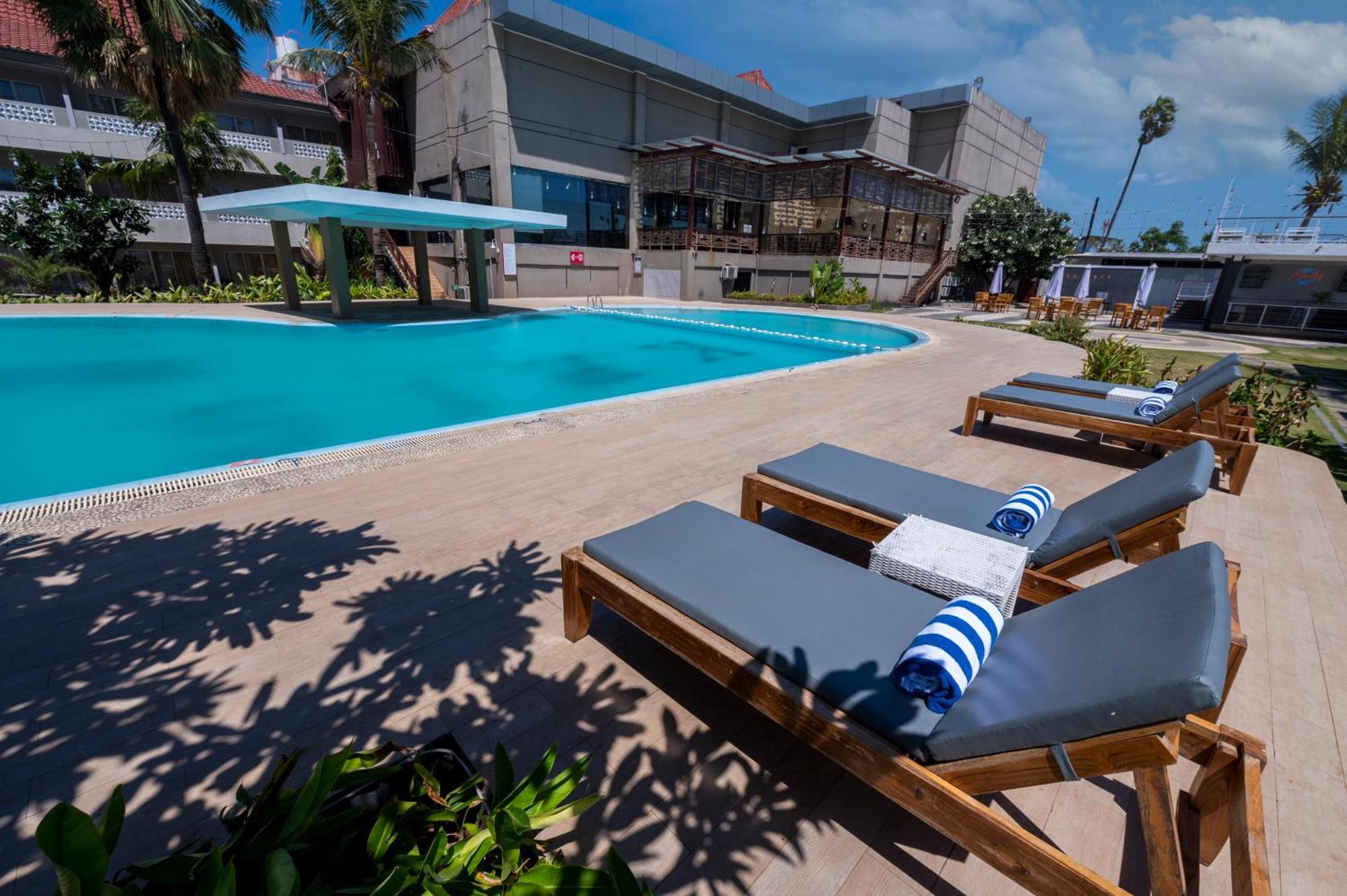 Kristal Hotel Kupang Kupang  Exterior photo